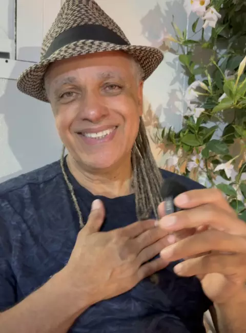 Mino Cinelu à Jazz à Juan : « Avec Miles, une seule note pouvait contenir toute la musique »