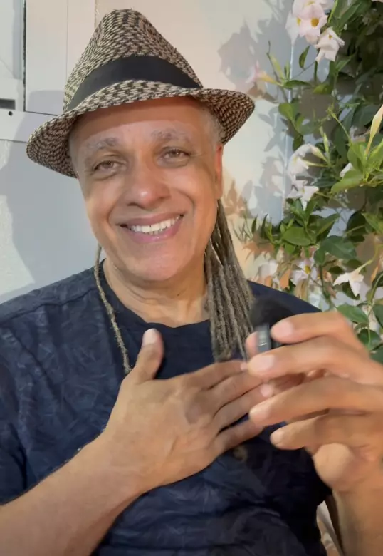 Mino Cinelu à Jazz à Juan : « Avec Miles, une seule note pouvait contenir toute la musique »