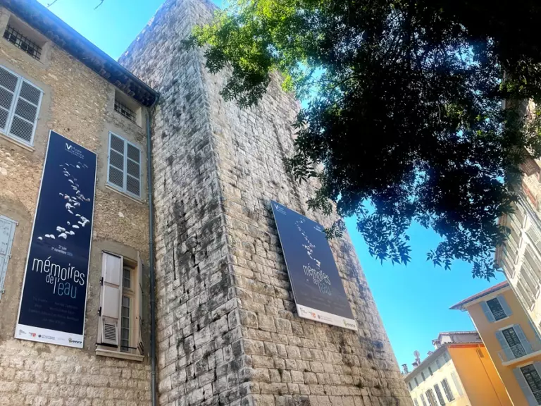 Visuel officiel de l’exposition Mémoires de l’eau au Musée de Vence
